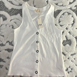 White snap down front tank